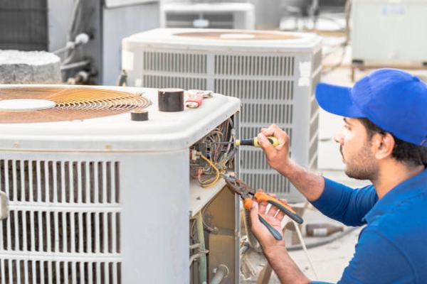 Why Choose Local HVAC Contractors in Hyde Park?